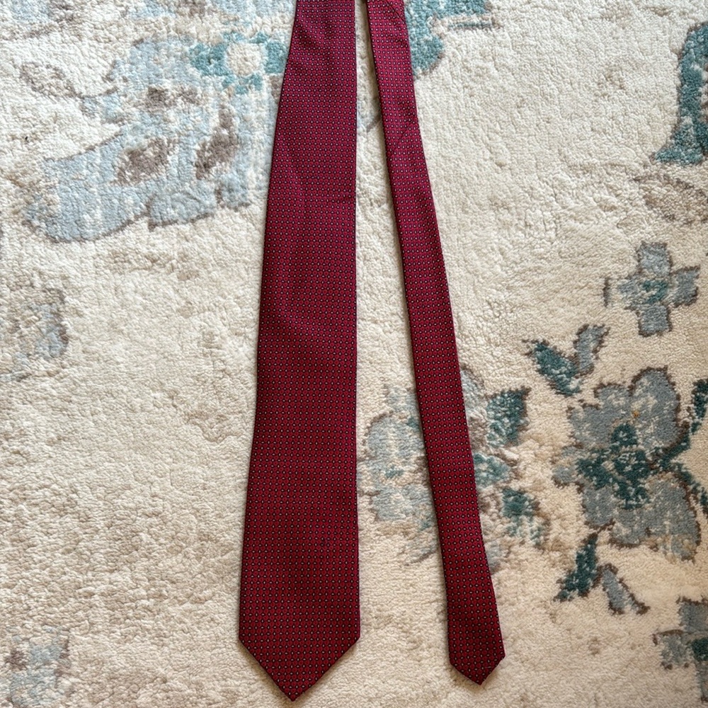 Kenneth Roberts Platinum 100% Silk Red Tie w/ Navy and White Pattern